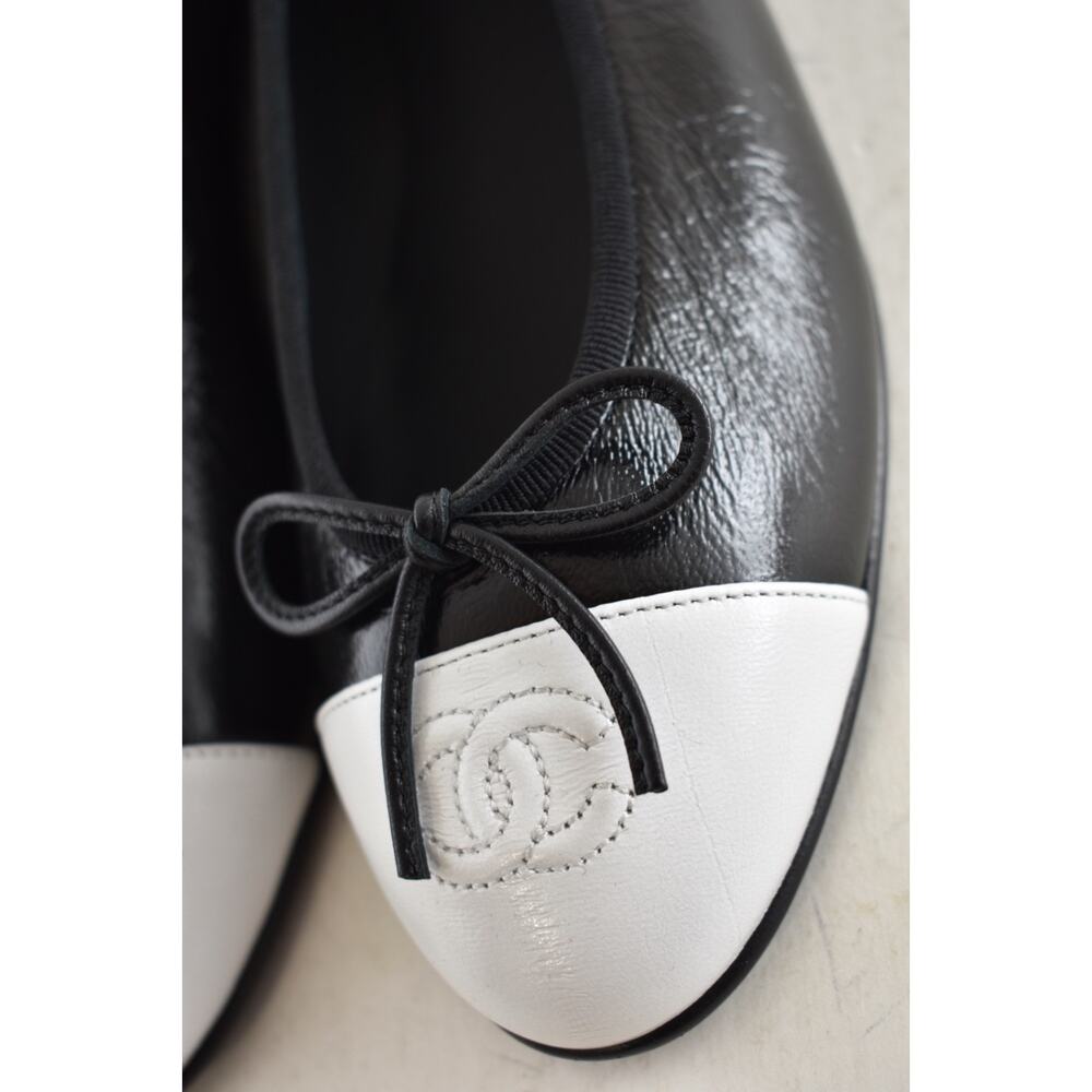 Chanel 26S Black White Crumpled Shiny Lambskin CC Bow Ballet Ballerina Flat 36 - Picture 15 of 16